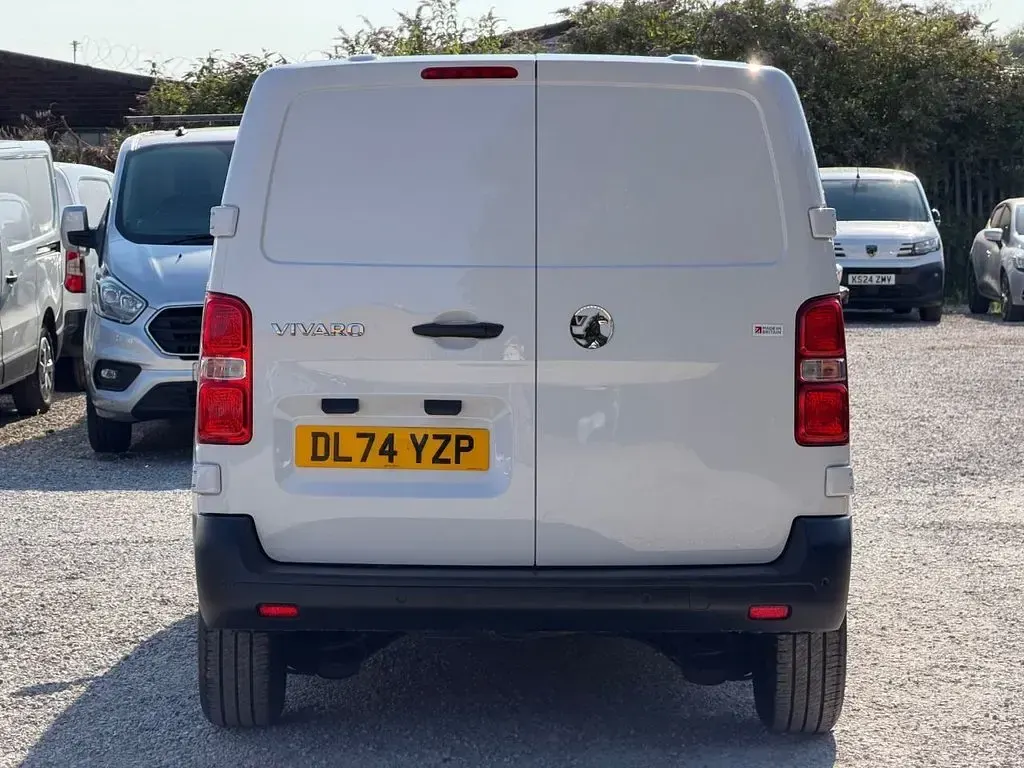 Used Vauxhall Vivaro S 120 HP (88 kW) 2024 White MPV