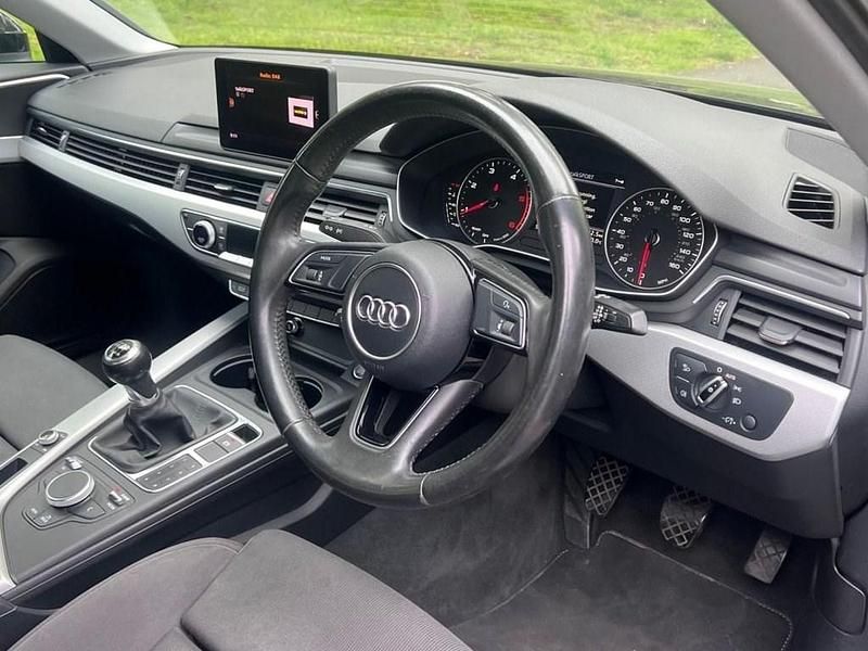Begagnad Audi A4 150 HK (110 kW) 2016 Svart Sedan