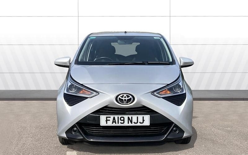 Used Toyota Aygo X-play 72 HP (52 kW) 2019 Silver Hatchback
