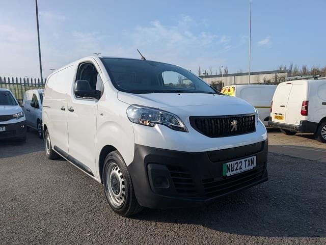 Used Peugeot e-Expert 100 kW (136 HP) 2022 White Van