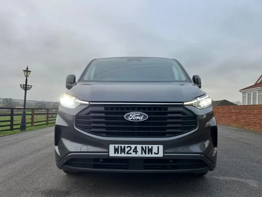 Used Ford Transit Custom Limited 136 HP (100 kW) 2024 Grey Van
