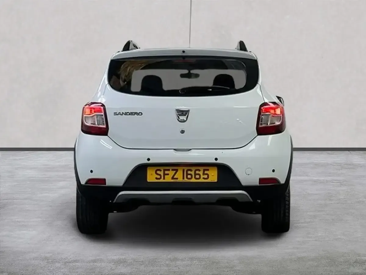 Begagnad Dacia Sandero Lauréate 90 HK (66 kW) 2014 Vit Halvkombi