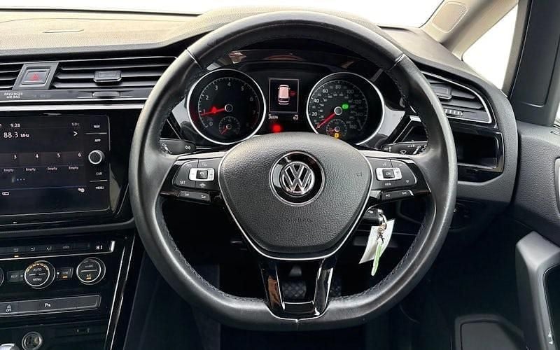 Used VW Touran SEL 150 HP (110 kW) 2025 MPV