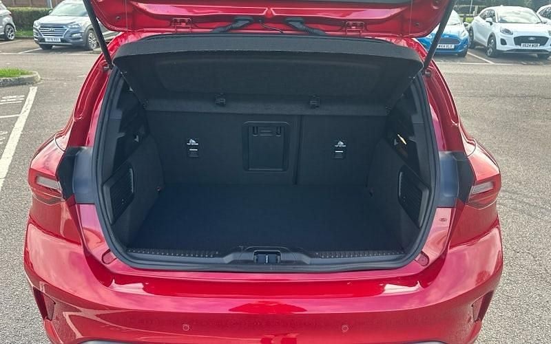 Used Ford Focus ST-Line X 125 HP (91 kW) 2023 Red Hatchback