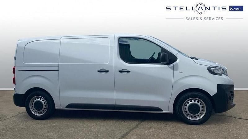 Used Peugeot e-Expert 98 kW (134 HP) 2022 White Van