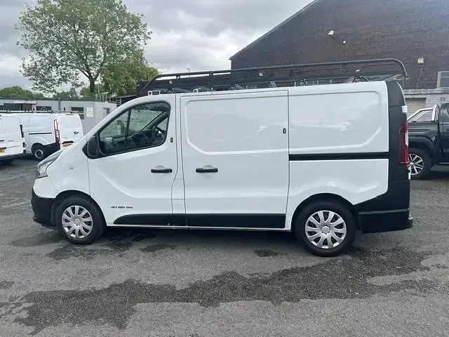 Used Renault Trafic Business 118 HP (86 kW) 2016 White MPV