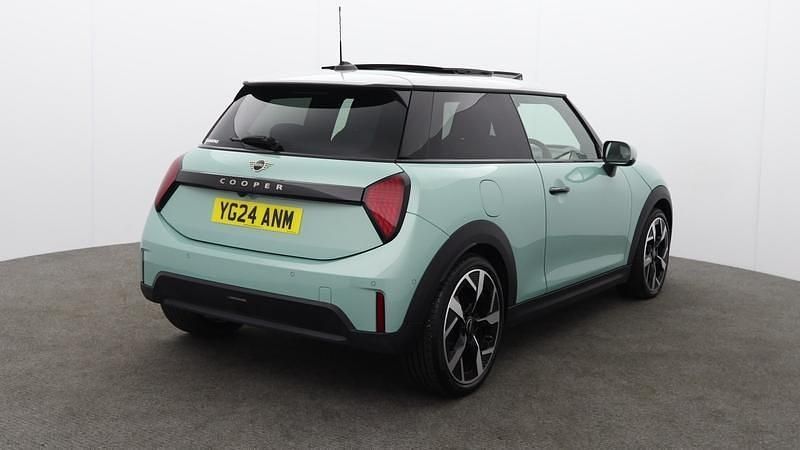 Usado Mini Cooper Exclusive 156 CV (114 kW) 2024 Verde Utilitario