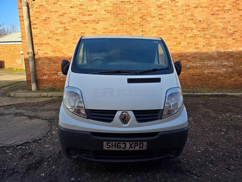 Used Renault Trafic 115 HP (84 kW) 2013 White MPV