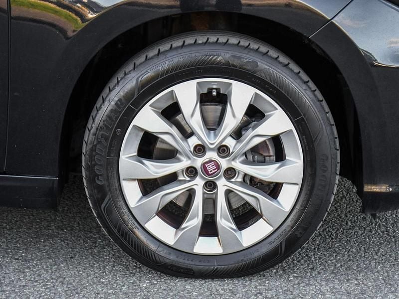 Used Fiat Tipo Easy Plus 94 HP (69 kW) 2017 Black Hatchback