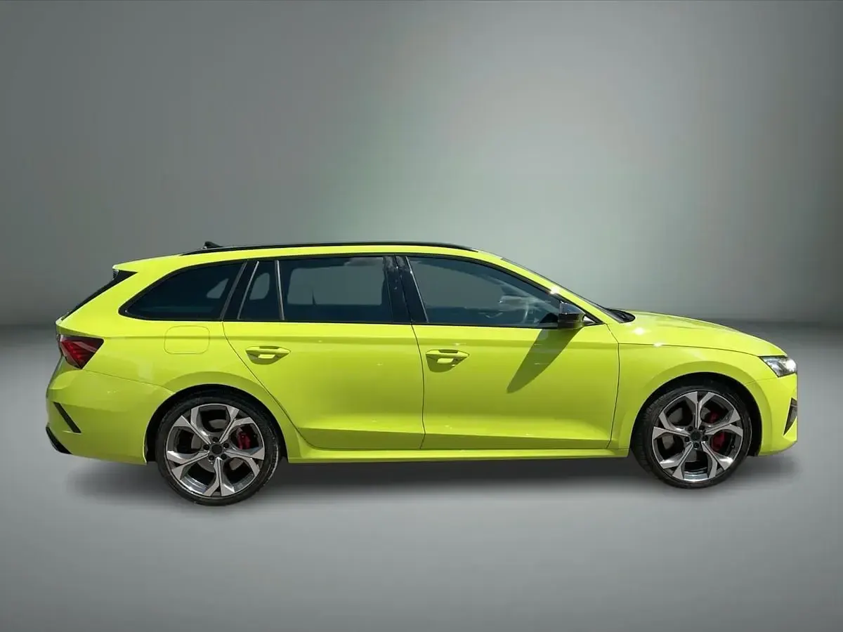 Usado Skoda Octavia vRS 261 CV (191 kW) 2025 Verde Familiar