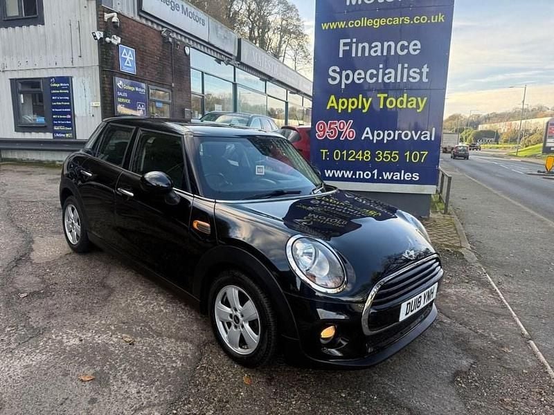 Black Used 2018 Mini Cooper D Hatch Hatchback | £7,995 (A bit pricey) - Image 1/4