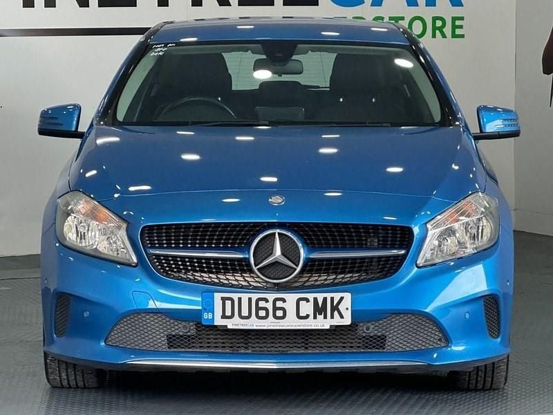 Used Mercedes A180 Executive 122 HP (89 kW) 2016 Blue Hatchback