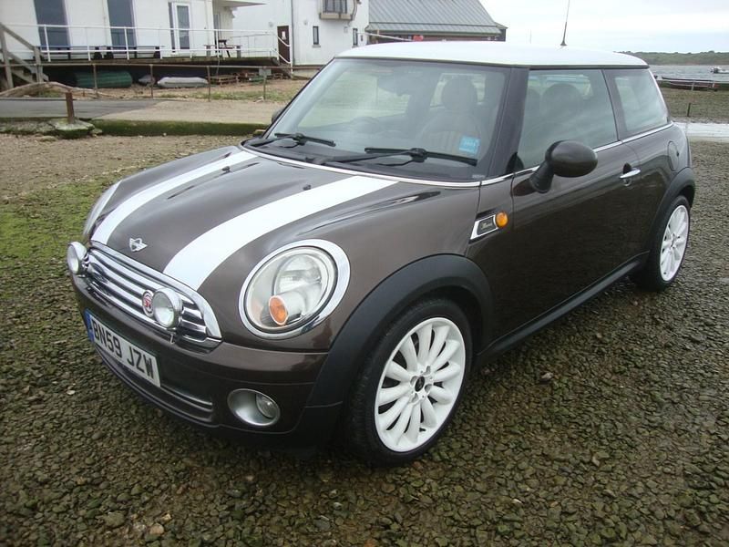 Usado Mini Cooper Hatch 2009 Marrón Utilitario