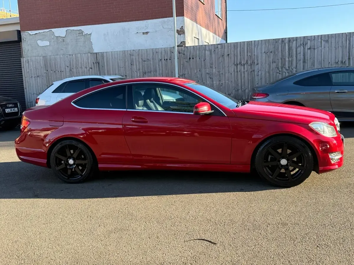 Begagnad Mercedes C250 AMG 204 HK (150 kW) 2012 Röd Sportkupé