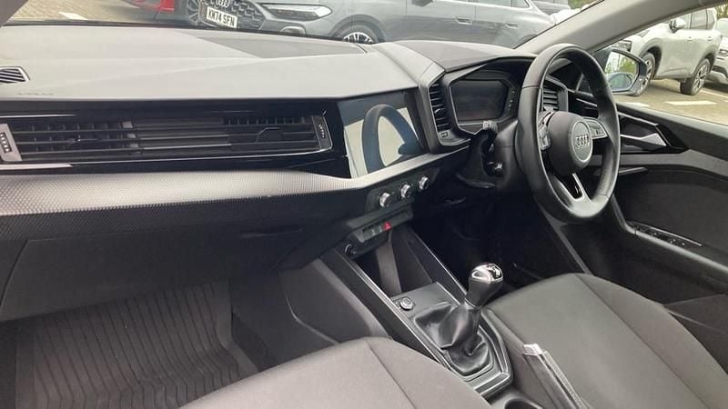 Usado Audi A1 Design 95 HP (69 kW) 2023 Cinzento SUV