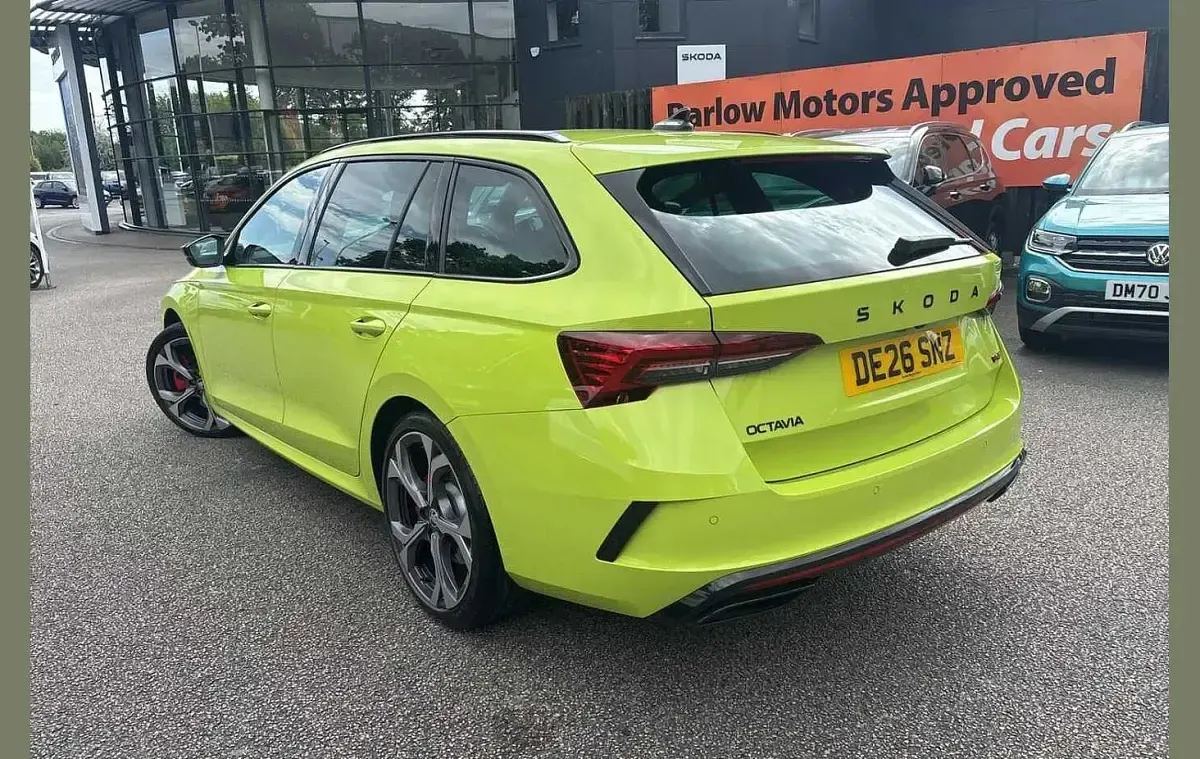 Used Skoda Octavia vRS 265 HP (194 kW) 2026 Hyper green Estate