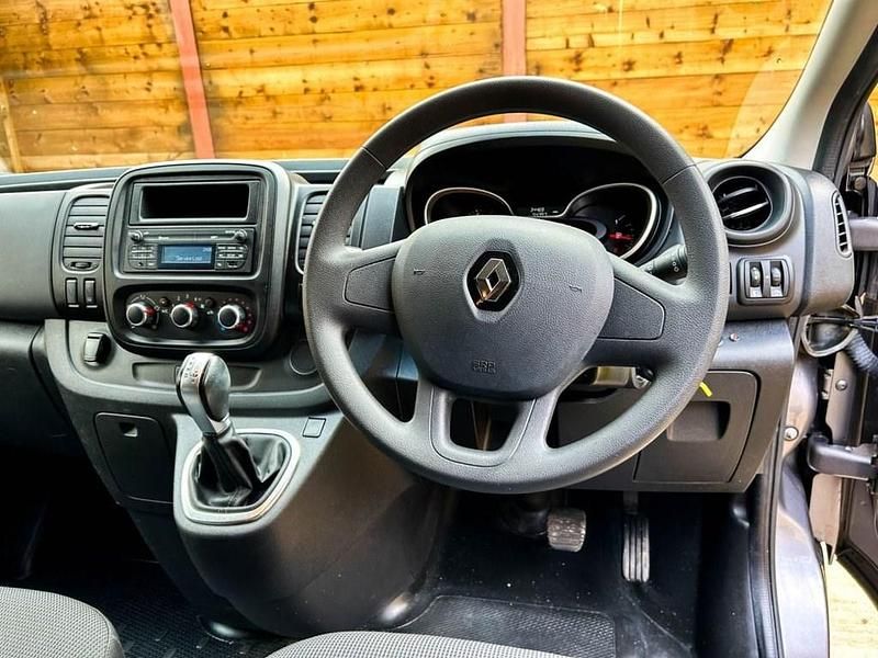 Begagnad Renault Trafic Business 2020 Grå Minibuss