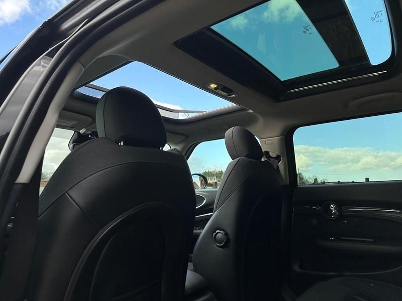 Used Mini Cooper Clubman 2016 Black Estate