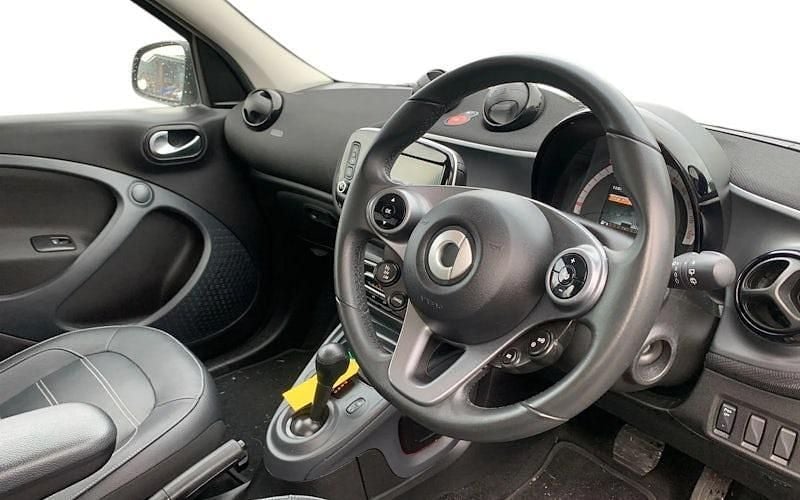 Used Smart ForFour Premium 71 HP (52 kW) 2019 Black Hatchback