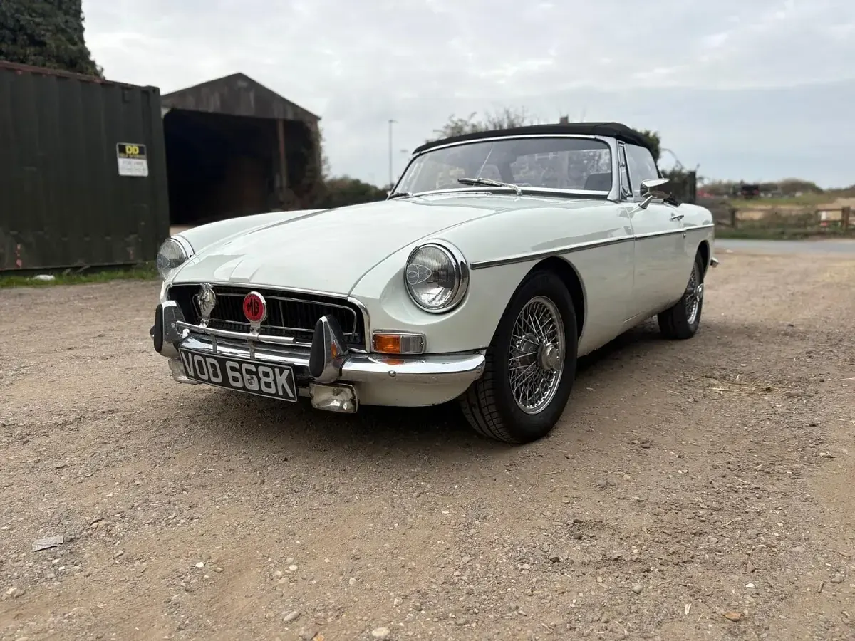 Used MG B 97 HP (71 kW) 1971 White Cabriolet