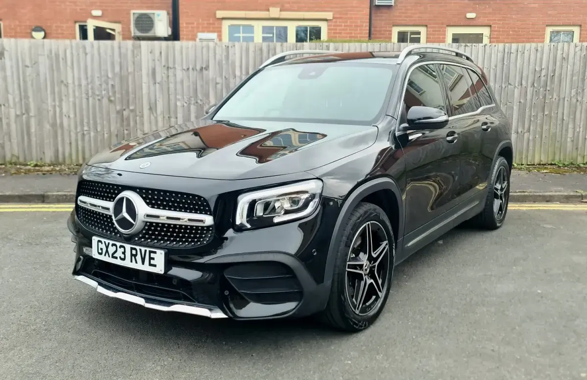 Begagnad Mercedes GLB200 AMG line 2023 Svart SUV