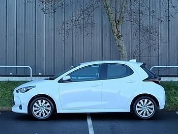 Used Toyota Yaris Hybrid 116 HP (85 kW) 2023 White Hatchback