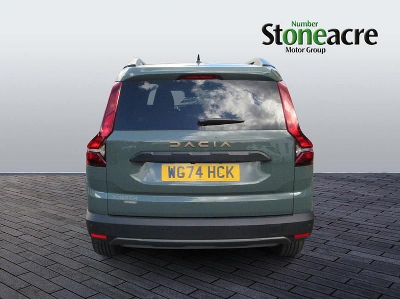 Used Dacia Jogger Extreme 140 HP (102 kW) 2024 Green MPV