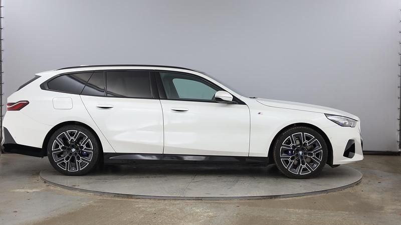 Used BMW 530e M Sport 295 HP (216 kW) 2025 White Estate