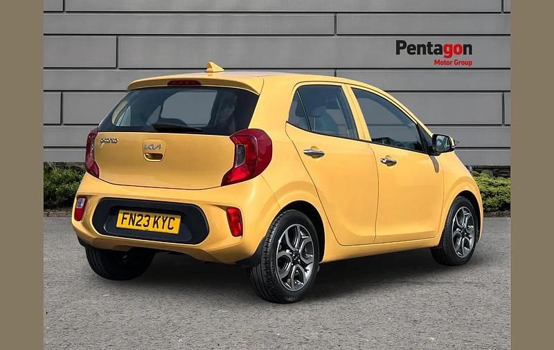 Used Kia Picanto 65 HP (47 kW) 2023 Yellow Hatchback