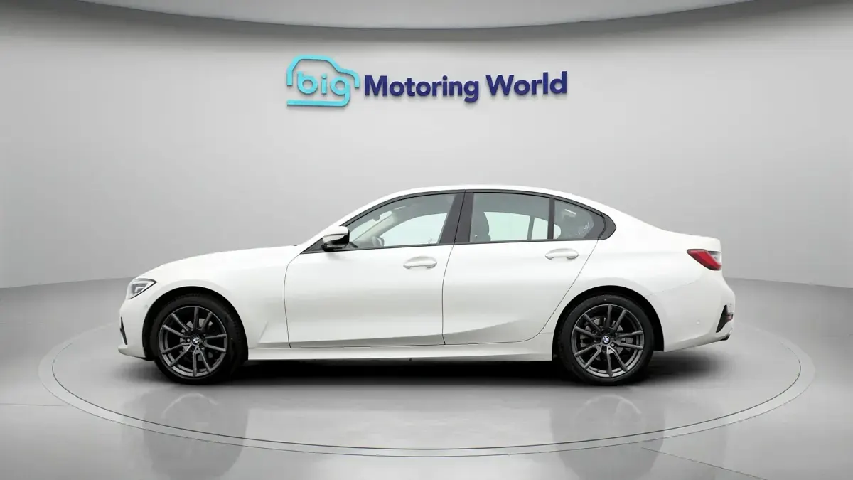 Używany BMW 320 Sport Line 184 KM (135 kW) 2021 Biały Sedan/Limuzyna