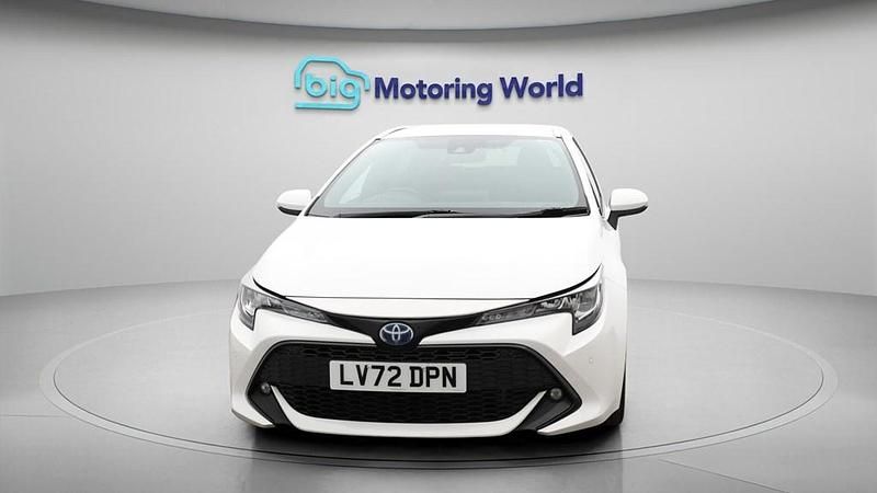 Used Toyota Corolla Design 122 HP (89 kW) 2022 White Estate