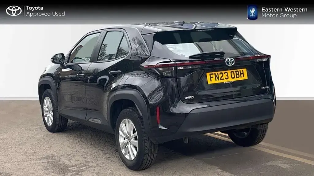 Usado Toyota Yaris Cross 113 HP (83 kW) 2023 Preto SUV