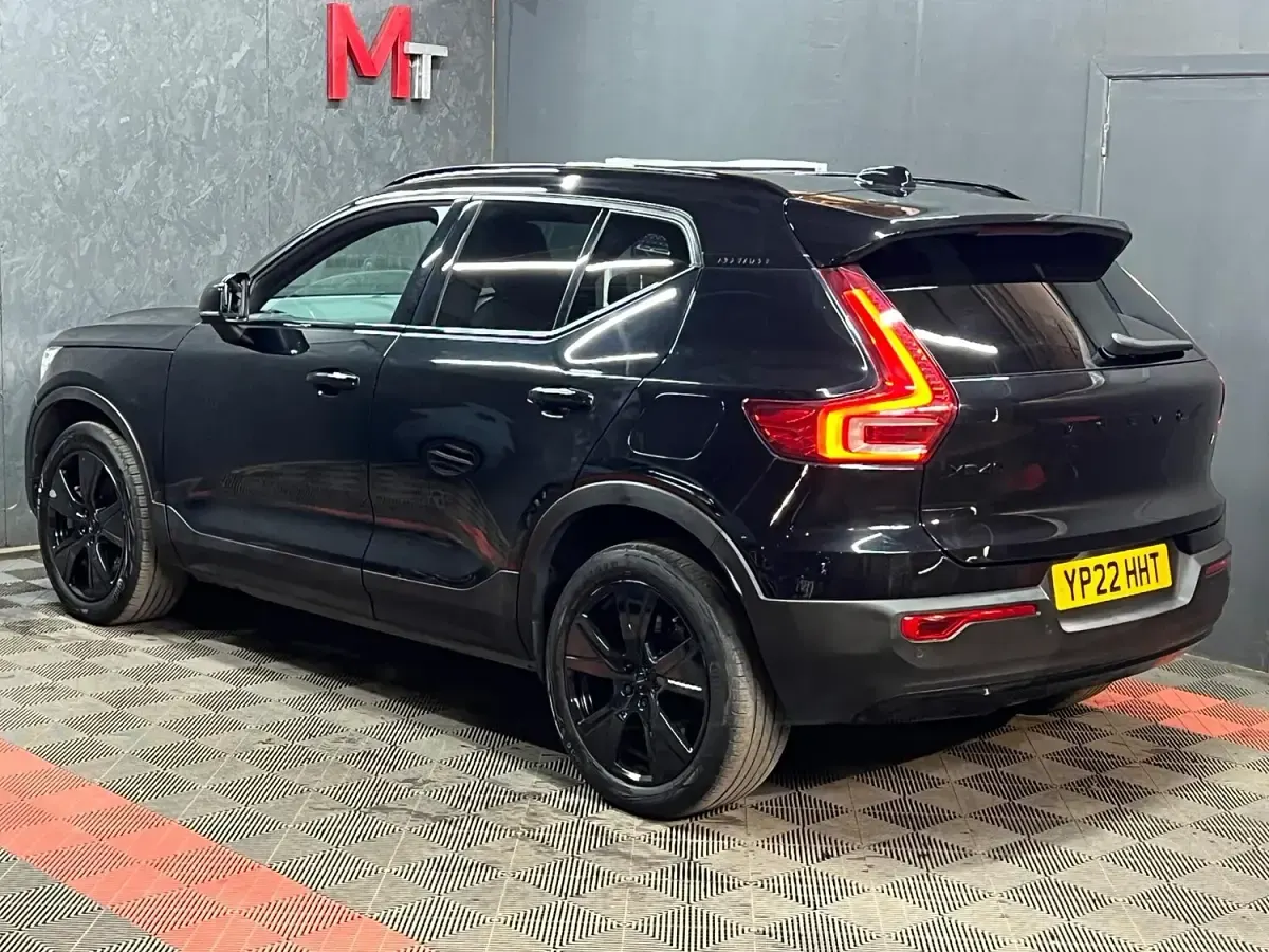 Używany Volvo XC40 Plus 169 kW (231 KM) 2022 Czarny SUV