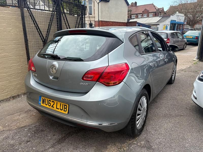 Second-hand Vauxhall Astra S 110 CP (80 kW) 2012 Argintiu Hatchback