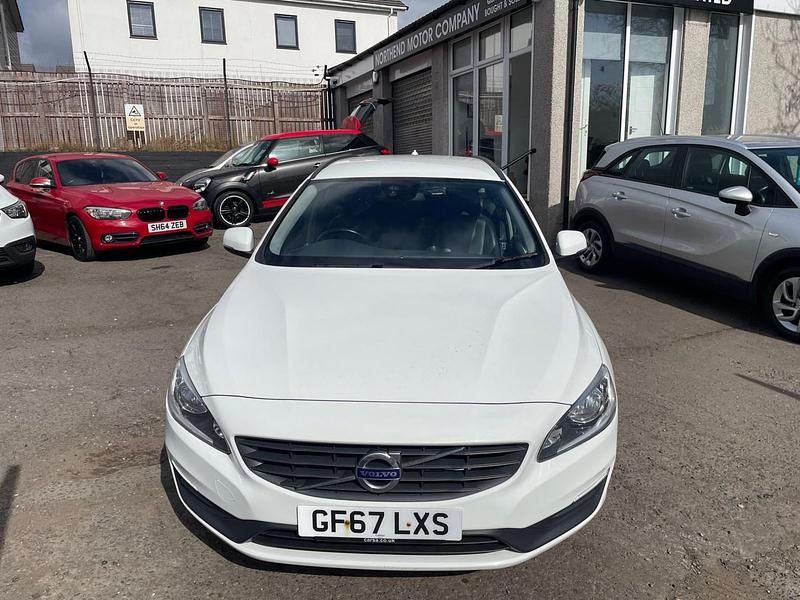 Used Volvo V60 Business Edition 190 HP (139 kW) 2017 White Estate