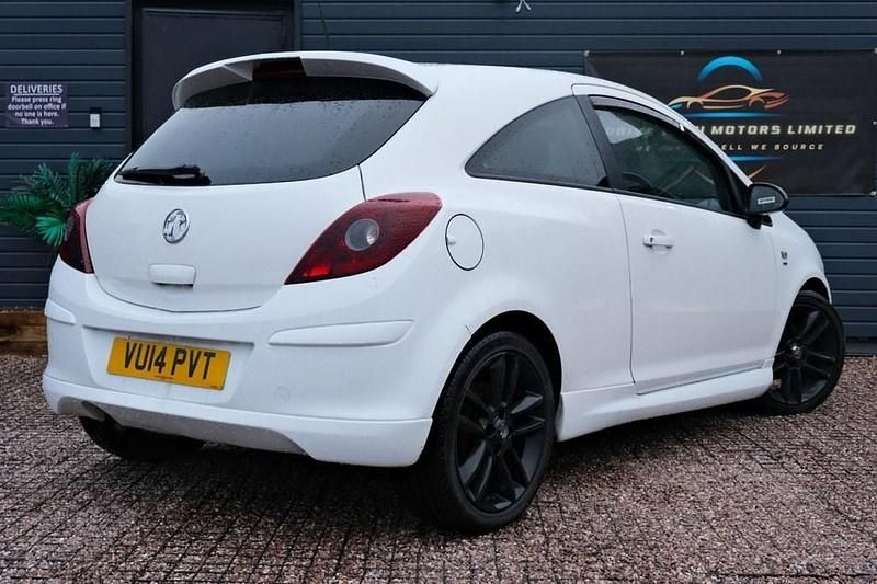 Used Vauxhall Corsa SRi 100 HP (73 kW) 2014 White Hatchback