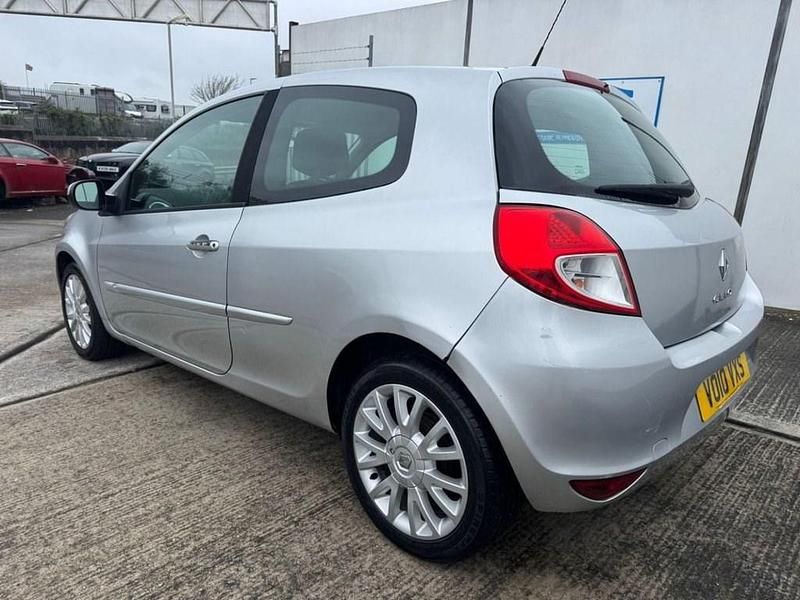Used Renault Clio II Dynamique 75 HP (55 kW) 2010 Silver Hatchback
