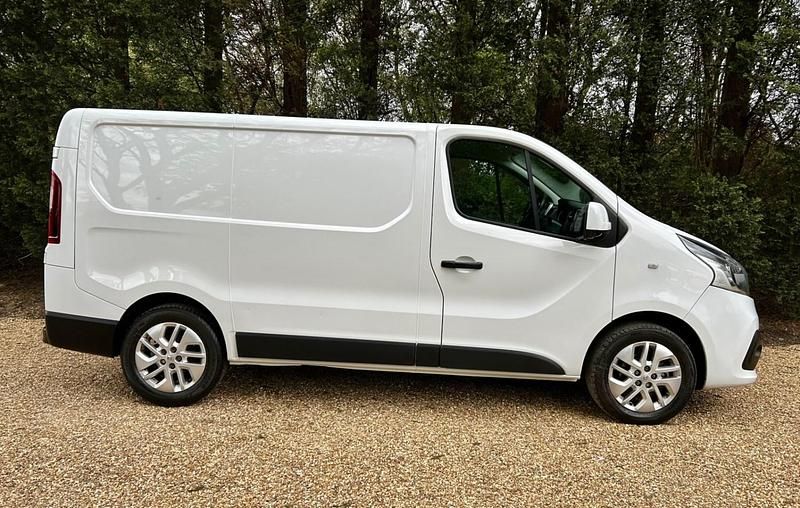 Używany Renault Trafic 120 KM (88 kW) 2019 Biały Minivan