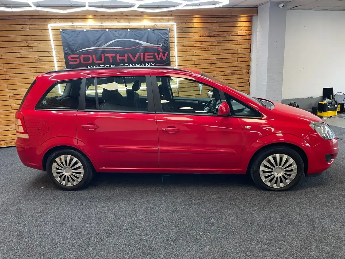 Used Vauxhall Zafira 115 HP (84 kW) 2012 Red MPV
