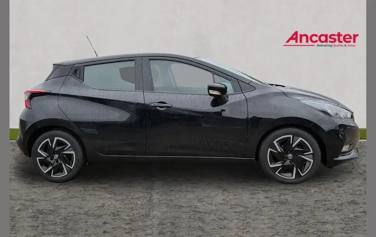 Begagnad Nissan Micra Acenta 92 HK (67 kW) 2023 Svart Halvkombi