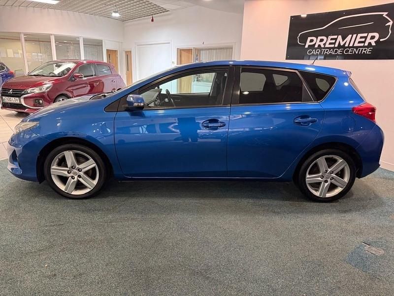 Used Toyota Auris Sport 132 HP (97 kW) 2013 Blue Hatchback