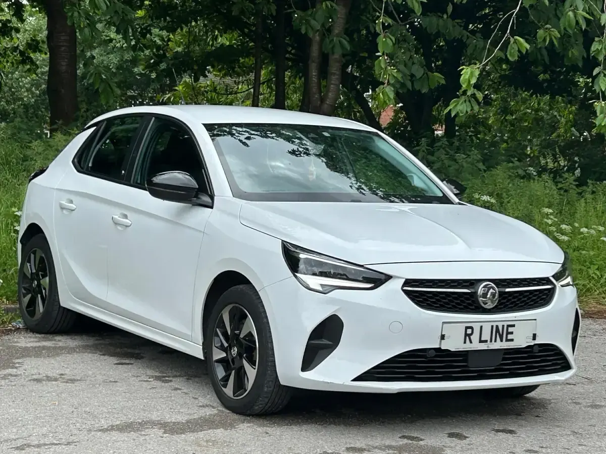 Used Vauxhall Corsa-e 100 kW (136 HP) 2020 White Hatchback