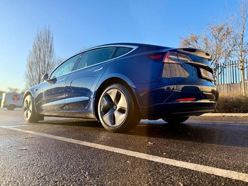 Used Tesla Model 3 Standard Range 177 kW (241 HP) 2019 Blue Sedan