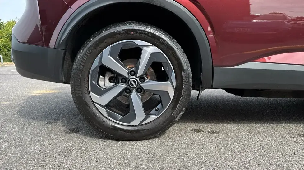 Used Nissan Qashqai N-Connecta 190 HP (139 kW) 2023 Red SUV