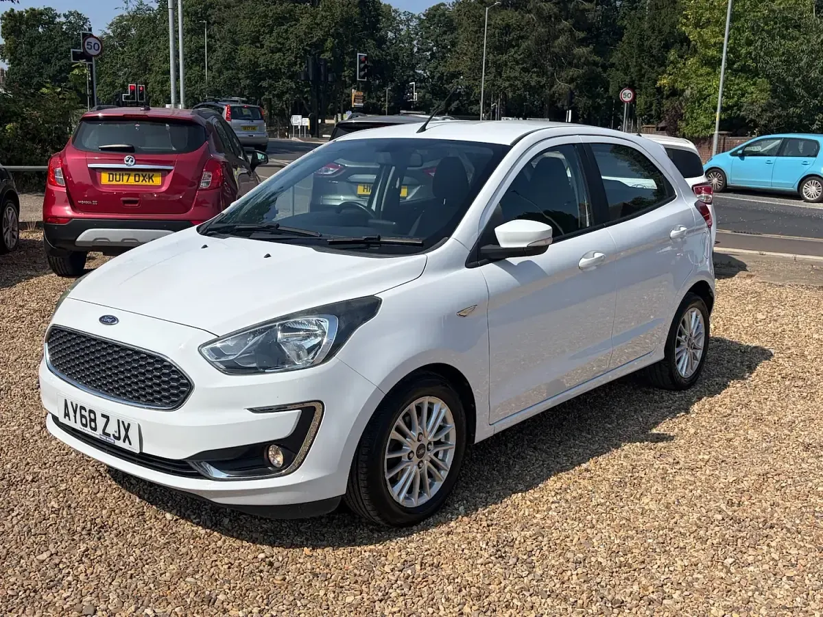 Used Ford Ka Plus Zetec 85 HP (62 kW) 2018 White Hatchback