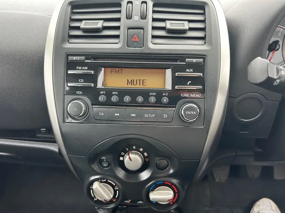 Begagnad Nissan Micra Visia 2015 Silver Halvkombi
