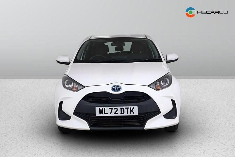 Used Toyota Yaris Hybrid 116 HP (85 kW) 2023 White Hatchback