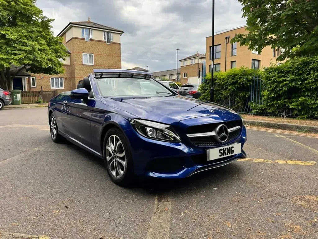 Usado Mercedes C200 184 CV (135 kW) 2017 Azul Descapotable
