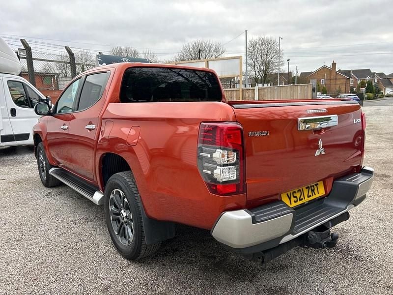 Käytetty Mitsubishi L200 Warrior 150 HP (110 kW) 2021 Oranssi Nouto