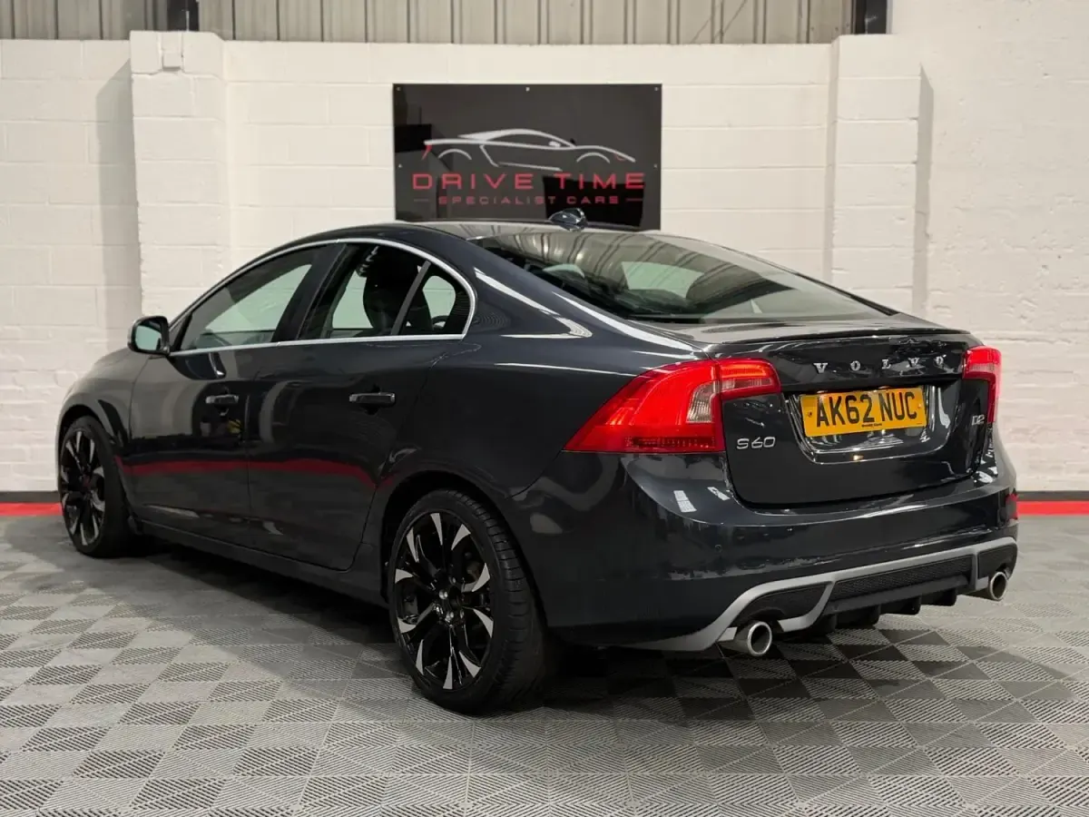 Usado Volvo S60 R-Design 115 CV (84 kW) 2012 Gris Berlina
